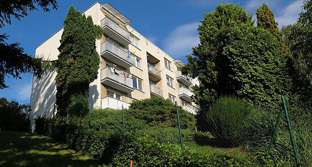 Lidé ve Žďáru nesouhlasí se stavbou městské bytovky. Chtějí mít klid