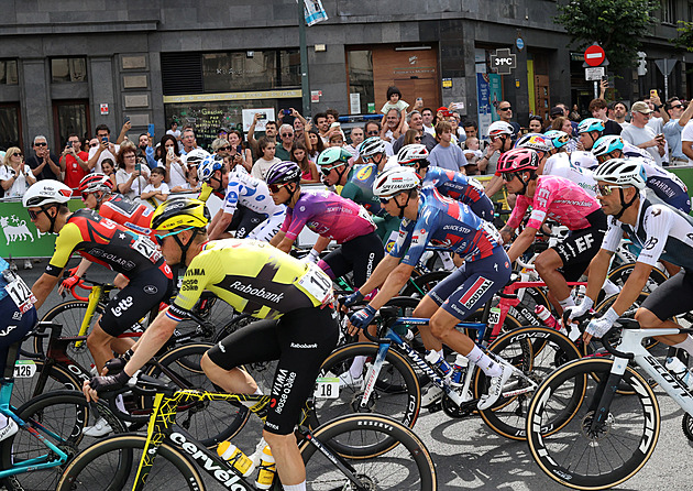 Vuelta ONLINE: Náročný den. V úniku jsou Pedersen či Soler, peloton je ale blízko