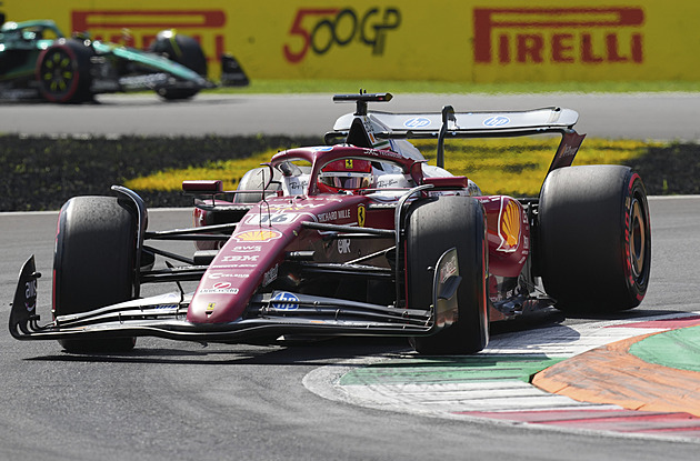 Ferrari ovládlo první trénink F1 v Monze. Za Hamiltonem s Leclercem dojel Sainz