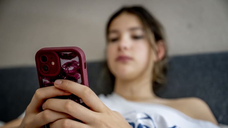 Šmírování, nebo ochrana dětí? Expert z Bruselu popisuje, o co jde v návrhu na chat control