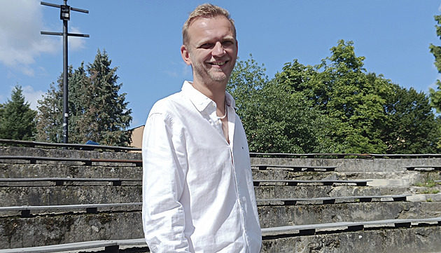 Dlouhé stráně jsou velká drzost, jenže nádherná, láká k návštěvě muzikant Polák