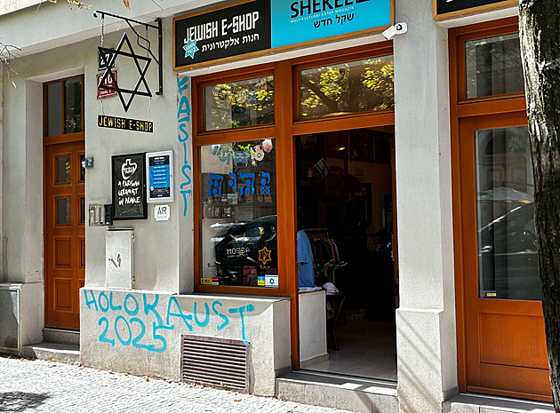 Útok na obchod není exces, výhrůžky chodí i poštou, říká tajemník židovských obcí