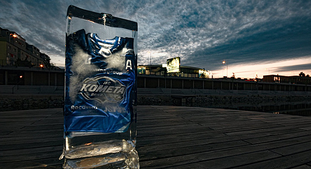 OBRAZEM: Kometa v ledu, neotřelé Vary. Podívejte se na dresy extraligových týmů