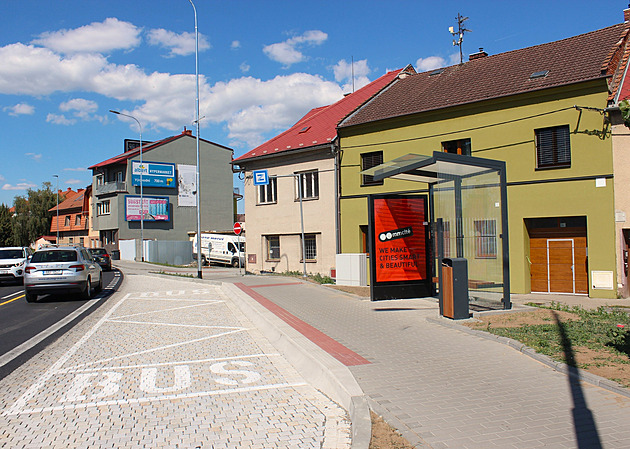 U mostu v Uherském Hradišti začala sloužit nová autobusová zastávka Rybárny