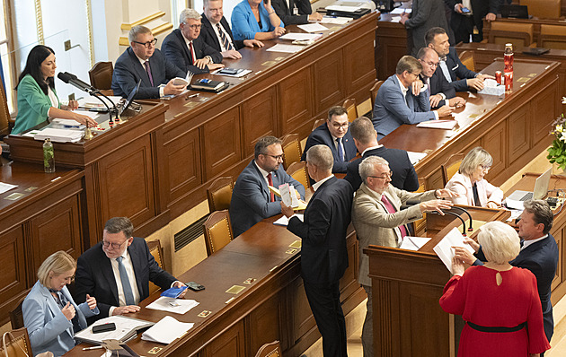 Opusťte řečniště, vyzvala Babiše šéfka Sněmovny. Hrozila, že ho nechá vyvést