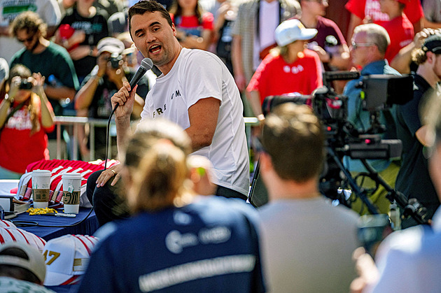 Zemřel „ostrý hoch“ republikánů a Trumpův přítel Kirk, stříleli na něj v Utahu