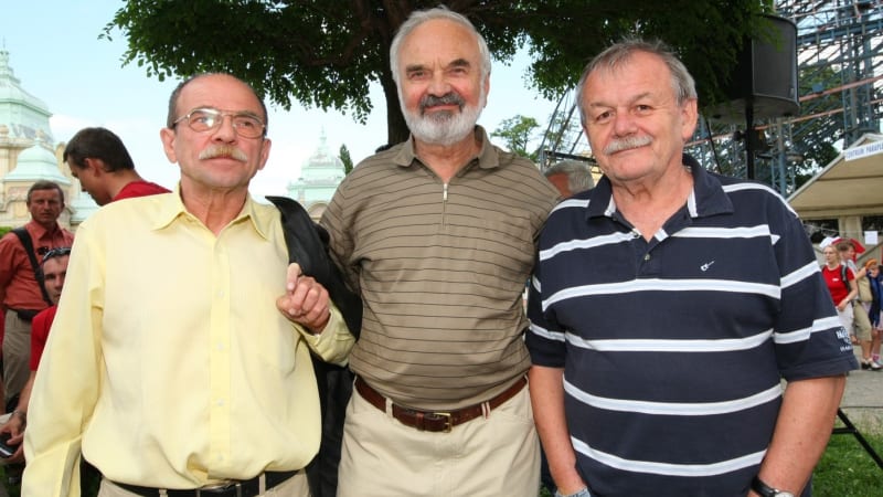Jaroslav Uhlíř slaví 80. Se Svěrákem se rozhádal kvůli slovu v písničce, se Šípem roky nemluvil