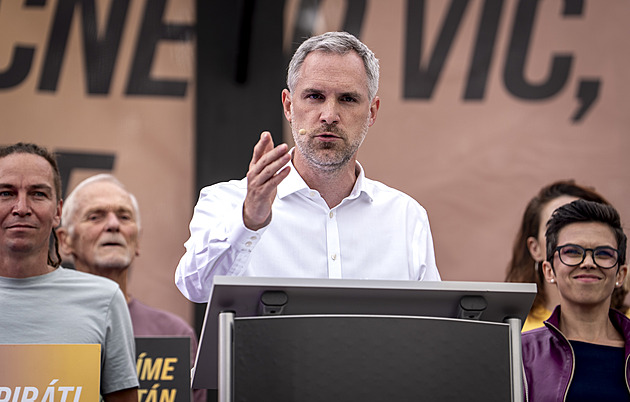 Neoprávněné odměny pro předsedu Pirátů Hřiba vyšetřila policie. Peníze prý vrátil