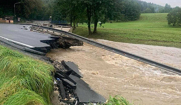 Cesta zmizela, marně čekala na vrtulník. Ženy z Jesenicka líčí porody při povodni