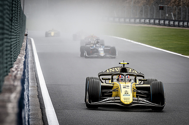 Staněk ve sprintu v Baku nebodoval, v závodu formule 2 skončil jedenáctý