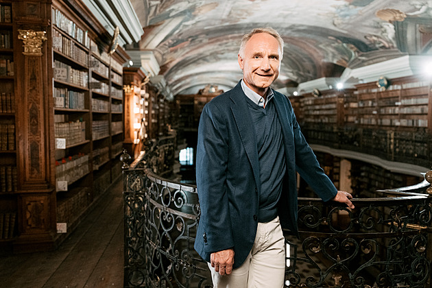 Jako hrdina Langdon. Dan Brown nakoukl do slavné Barokní knihovny Klementina