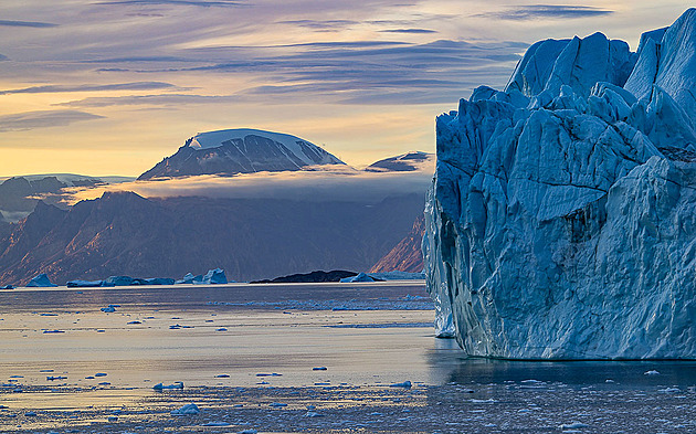 Úplná samota pod polární září. Strávili jsme týden v největším fjordu světa