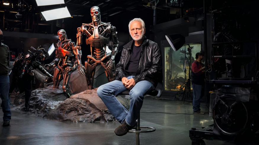 Režisér Terminátora vidí v AI velký potenciál. Lidský faktor ale naplno nenahradí