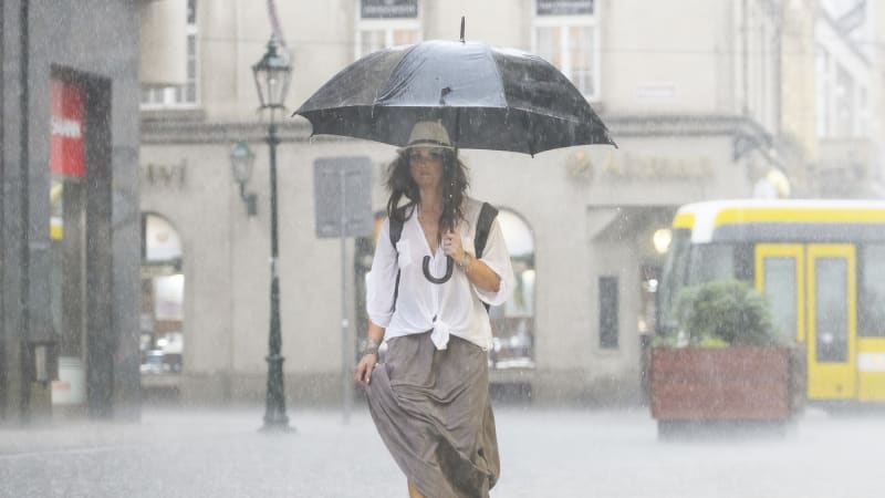 Sledujte RADAR: Českem se ženou deště a hrozí i silné vichřice. Platí výstraha meteorologů