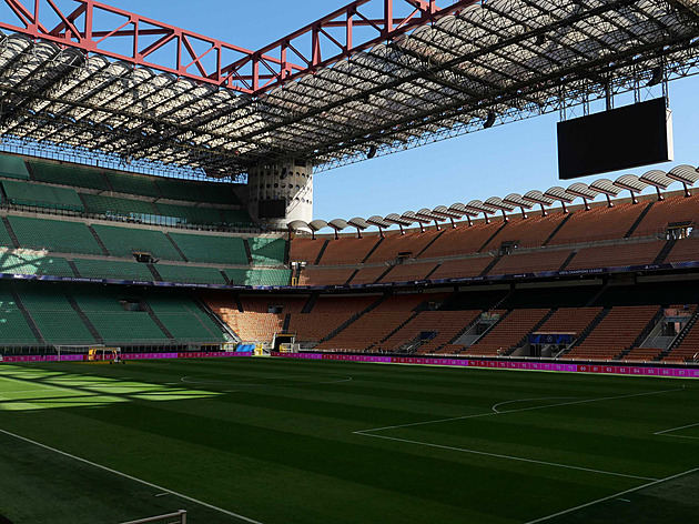 Uvnitř bájného San Sira: noční šichta, malé kabiny i nejistý výhled. Bude se bourat?