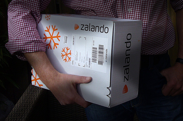 Zalando zpřísňuje pravidla pro vracení zboží. E-shop může účet zablokovat i na rok