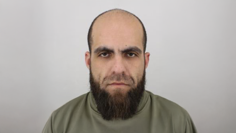 Nebezpečného muže hledají pražští policisté. Nesnažte se ho zadržet, může být ozbrojen, varují