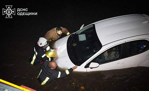 Rodina zůstala uvězněná, zemřeli všichni. Na jihu Ukrajiny udeřily záplavy