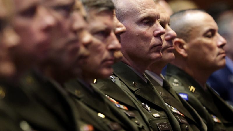 Šéf Pentagonu válčí s vlastní armádou. Generálové budou muset povinně na detektor lži