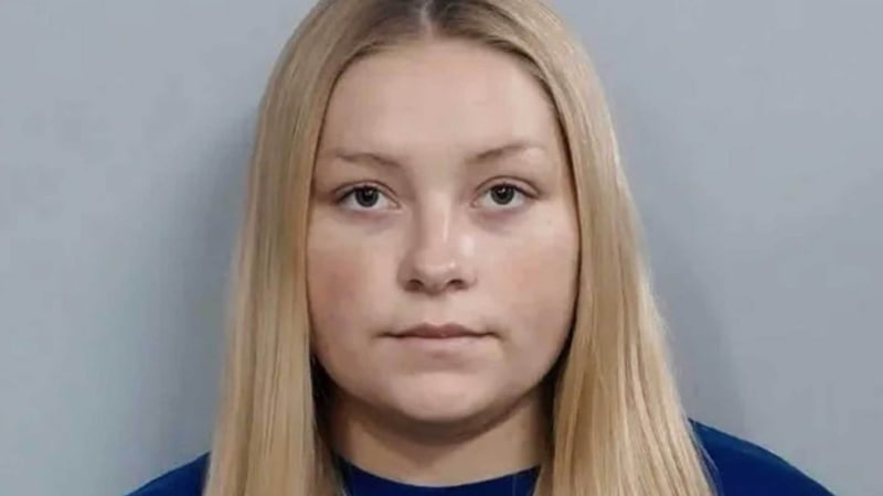 Studentka tajně porodila v USA dítě a šla do restaurace. Spolubydlící ho našli mrtvé ve skříni