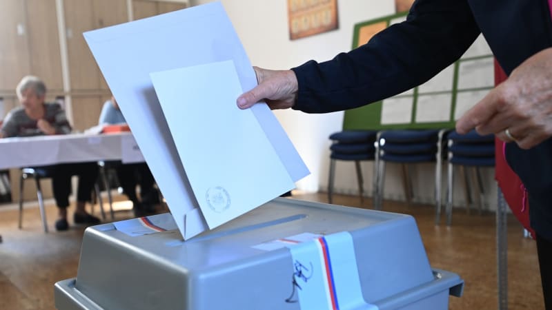 ON-LINE: V Česku se opět otevřely volební místnosti. Hrozí další trable s eDoklady