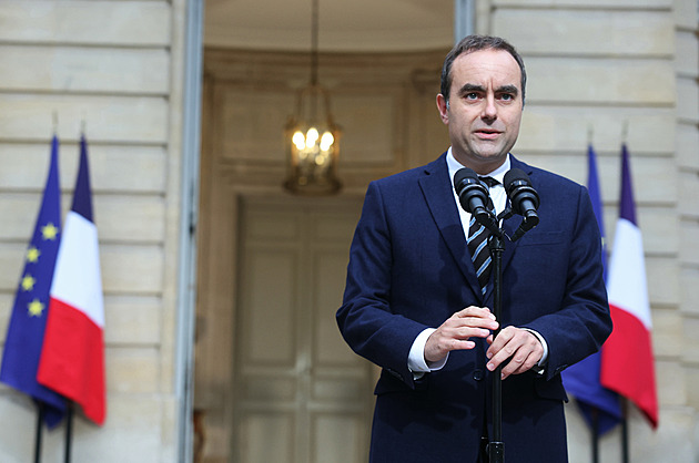 Šok ve Francii. Nový premiér Lecornu předal Macronovi demisi, ten ji přijal