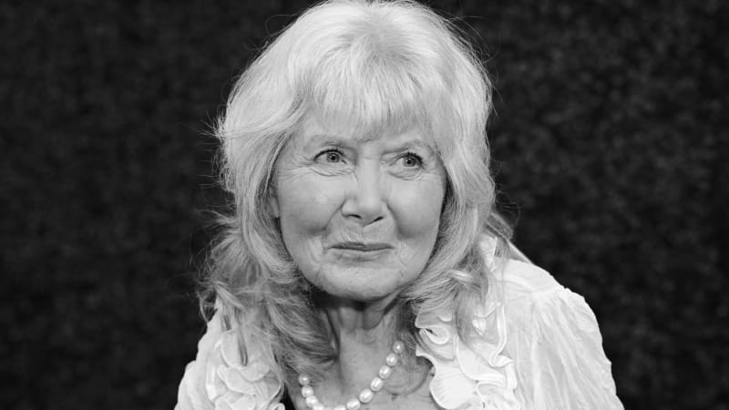 Po pádu zemřela ikona britské literatury. Přínos Cooperové ocenil i Karel III.