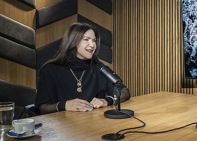 Oklepu se a jedu dál. Jinak to neumím, říká Anna K. o těžkých životních momentech