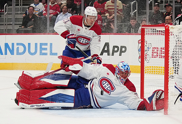 Slafkovský se smál zářícímu Dobešovi: Bláznivý styl chytání! Nechápu, jak to dělá