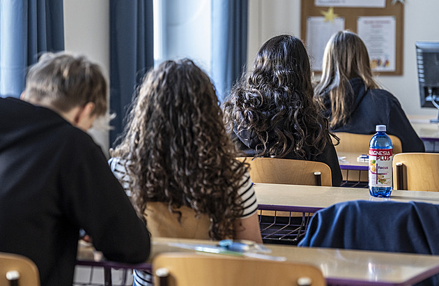 Na přijímačky připraví jen placené kurzy, neférový systém, zlobí se rodiče i politici