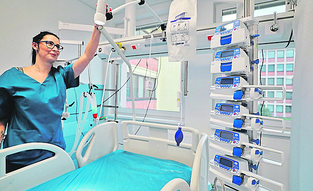 Starých lidí přibude. Pardubický kraj bude mít nedostatek personálu i lůžek