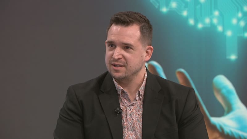 AI může do pěti let nahradit celé firmy, odhaduje Benzel. Jaké obory jsou nejohroženější?