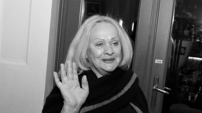 Zemřela výtvarnice a herečka Věra Křesadlová. Bývalá manželka Miloše Formana