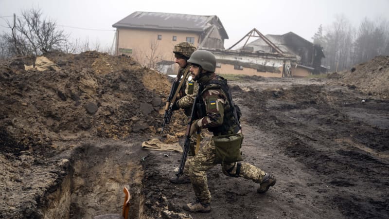 Nechceme umřít, pomozte, žadoní ukrajinští vojáci na falešném videu. Viděly ho miliony lidí