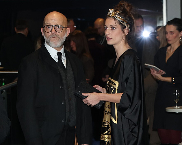 Čermák se ukázal s manželkou, s níž nežije. Jejich vztah prý poznamenal Roubal