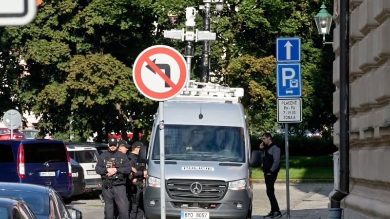 Poplach v Plzni: Anonym oznámil bombu u soudu. V budově a okolí zasahuje policie