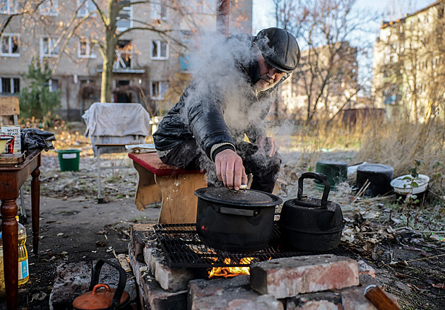Ukrajinci říkají, že kempují ve vlastních bytech. Elektřina je nově na příděl