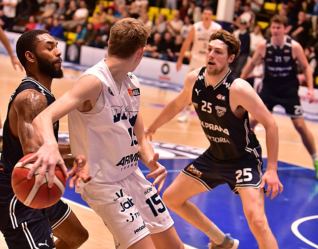 Houškovo drzé „děťátko“, zadovka při domácí premiéře. A legenda Válečníků jihla