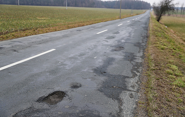 Patnáctileté čekání se ještě protáhne. Opravy tankodromů musí silničáři odložit