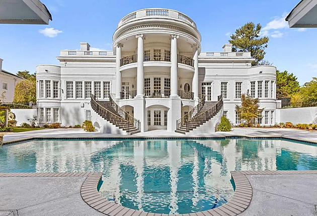 Žijte jako americký prezident. V Atlantě je na prodej věrná replika Bílého domu