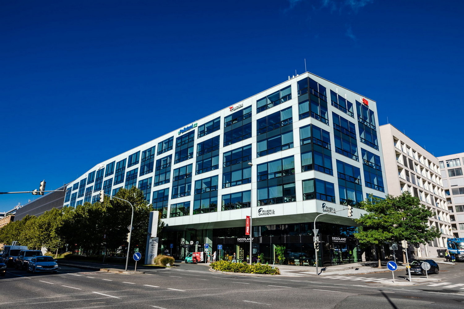 Všechny novinky z jedné z nejmodernějších ulic Prahy najdete na portálu rohanskenabrezi.cz