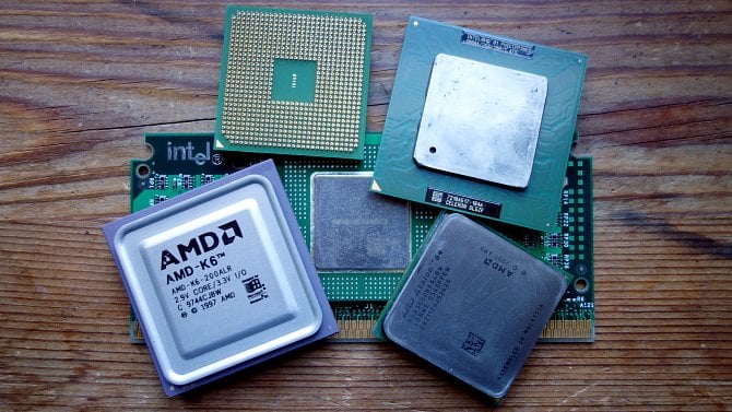 Statistika: AMD přebralo Intelu rekordní část trhu x86 procesorů. Jaký je tržní podíl čipů Arm?