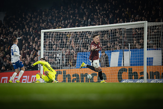 Sparta - Baník 5:2, bláznivý závěr, hosté dohrávali v deseti. Vítězný gól má Vydra