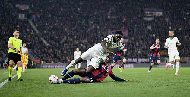 Vitík byl u remízy Boloně s AS Řím, Emery slavil stou výhru na lavičce Aston Villy