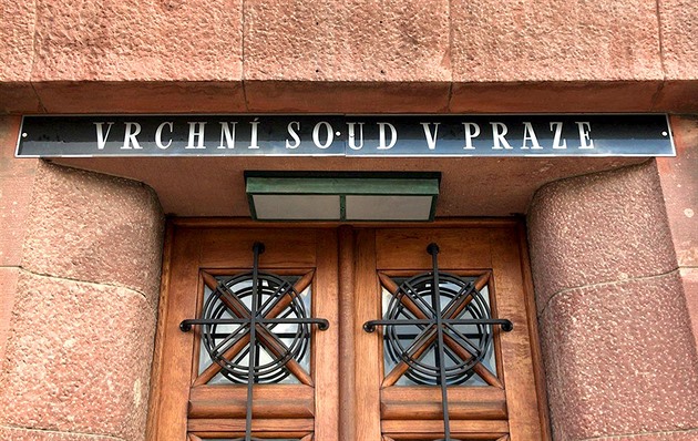 Mladík měl s mužem sex, pak ho pobodal a okradl. Oběť ukazoval přátelům přes mobil