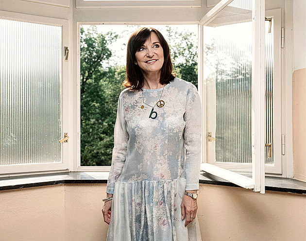 Móda je krásná bublina, realita v ateliéru je dřina, říká návrhářka Rajská