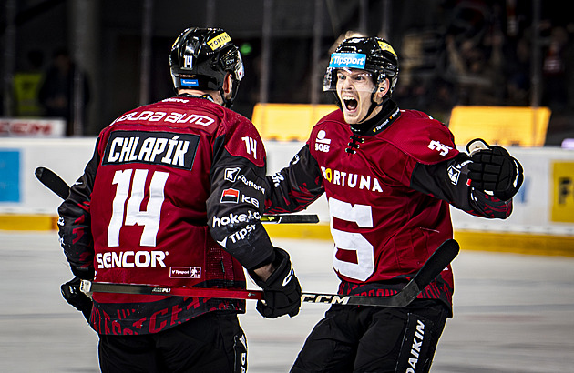 ONLINE: Sparta s Plzní jedou nájezdy. Pardubice získaly proti Kometě mečbol