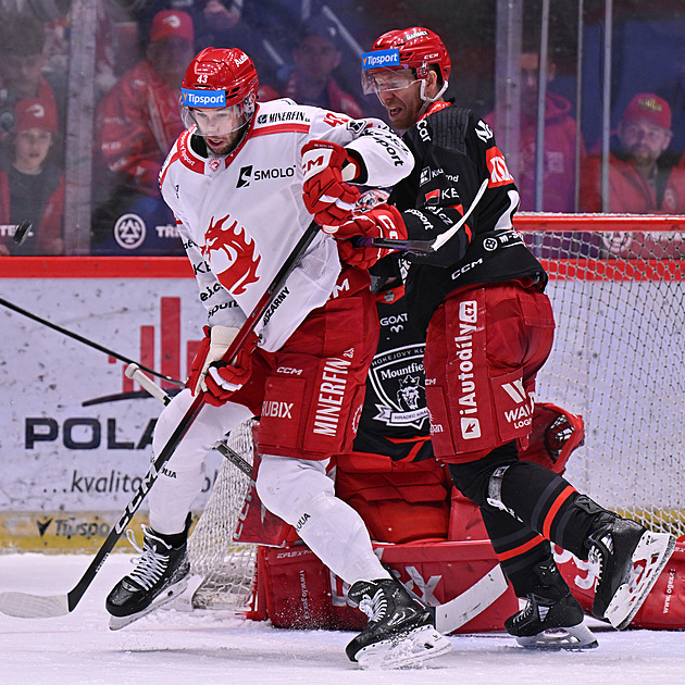 Třinec získal proti Hradci mečbol, Liberec uspěl ve Varech i podruhé a vyrovnal sérii