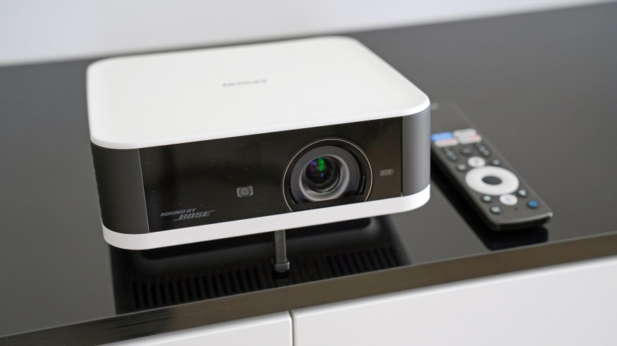 Recenze projektoru Epson Pop EF-61W: domácí kino par excellence