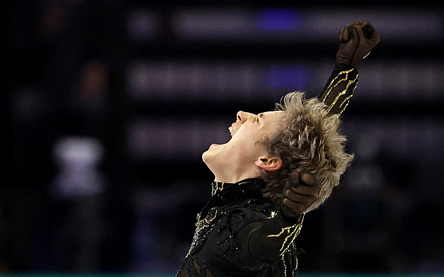 Vzepětí velikánů v Praze. Na samém konci přece jen i se čtverným axelem Malinina